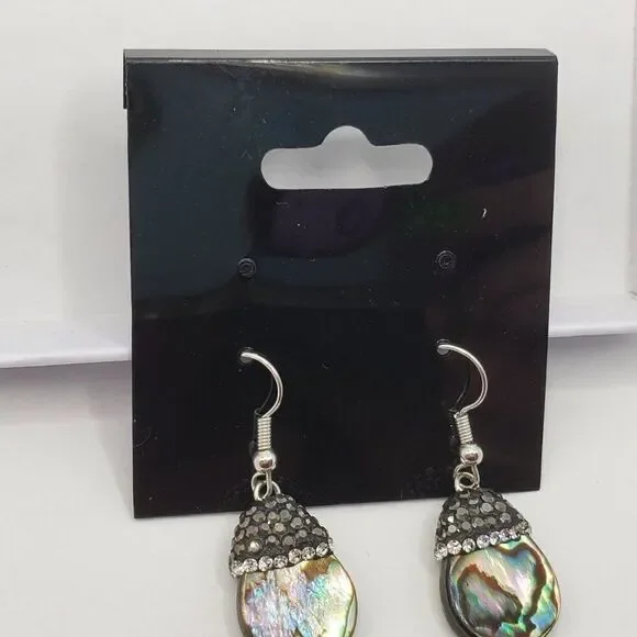 Hand Crafted Natural Shell Jewelry Set - Picture 3 of 15